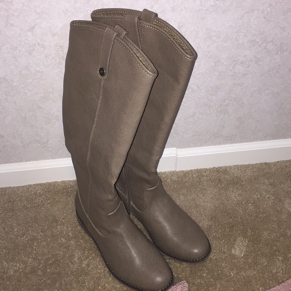 END OF YEAR SALE  Mid Calf Boots Size 8 Taupe  $BUNDLE AND $AVE